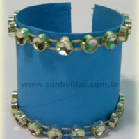 Bracelete feito com rolo de papel