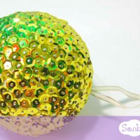 Bolas de Natal com lantejoulas