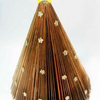 Árvore de Natal com revistas