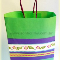 Enfeitar sacolinhas de papel