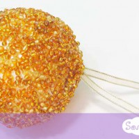 Bolas de Natal com miçangas