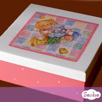 Caixa infantil com pintura e decoupage